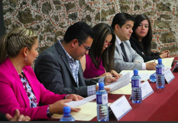 Encabeza alcalde de Apizaco firma de convenio de colaboración con Iaip